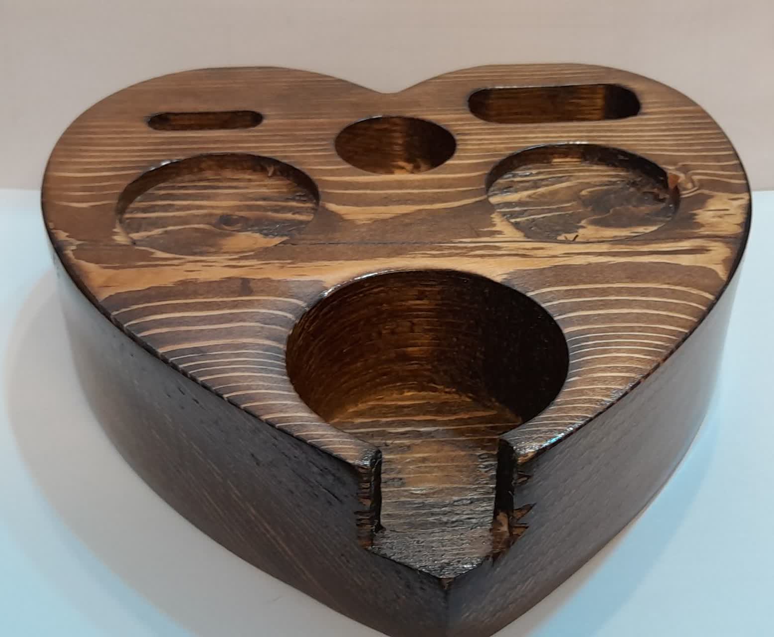 استند چوبی قلبی